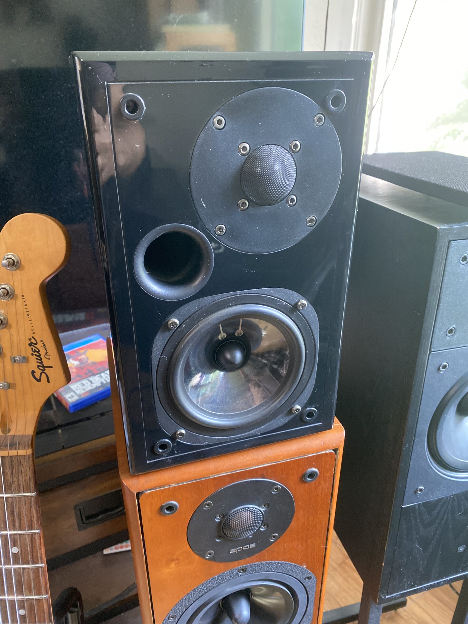 USHER S520 mini-monitor speakers / A British speaker out of Taiwan